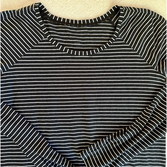 Lululemon Emerald Long Sleeve - Picture 4 of 9